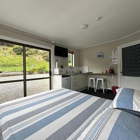 Kiwi Cabins Tapu Экстерьер фото